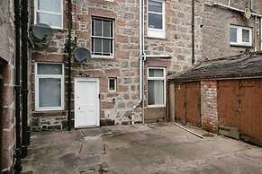 Summit West End - 1BR Elegant Flat, Free Parking