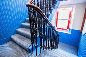 Summit West End - 1BR Elegant Flat, Free Parking