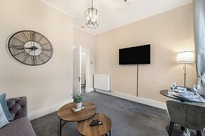 Comfortable West End Flat With Parking Easy Access