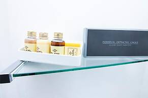 Summit West End - 1BR Elegant Flat, Free Parking