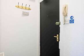 Summit West End - 1BR Elegant Flat, Free Parking