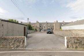 Summit West End - 1BR Elegant Flat, Free Parking