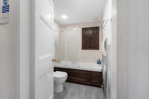 Comfortable West End Flat With Parking Easy Access