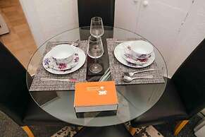 Summit West End - 1BR Elegant Flat, Free Parking