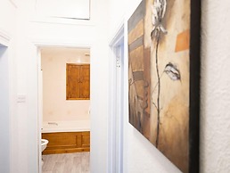 Summit West End - 1BR Elegant Flat, Free Parking