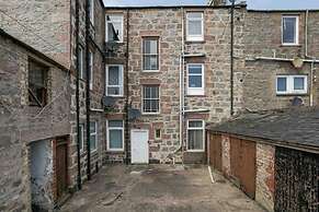 Summit West End - 1BR Elegant Flat, Free Parking