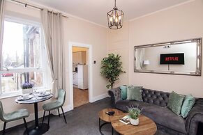 Comfortable West End Flat With Parking Easy Access