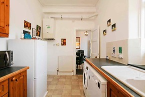 Summit West End - 1BR Elegant Flat, Free Parking