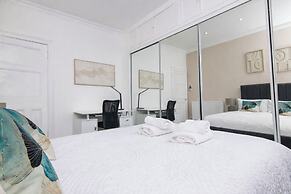 Comfortable West End Flat With Parking Easy Access