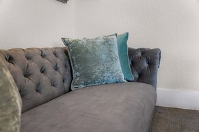 Comfortable West End Flat With Parking Easy Access