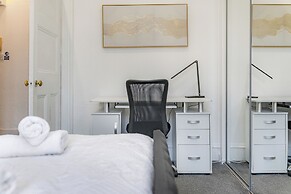 Comfortable West End Flat With Parking Easy Access