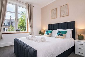 Comfortable West End Flat With Parking Easy Access