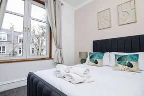 Comfortable West End Flat With Parking Easy Access