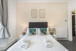 Comfortable West End Flat With Parking Easy Access