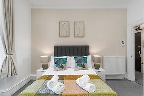 Comfortable West End Flat With Parking Easy Access