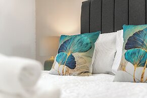 Comfortable West End Flat With Parking Easy Access