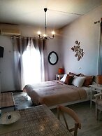 IDOMENEAS APARTMENTS