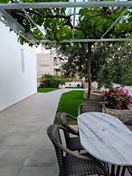 IDOMENEAS APARTMENTS