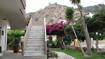 IDOMENEAS APARTMENTS