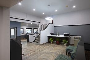 Bison Inn and Suites