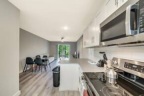 Stylish 2BR Near UT Hyde Park Evonify
