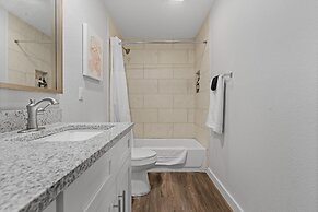 Cozy 2BR Near UT Hyde Park Evonify