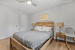 Cozy 2BR Near UT Hyde Park Evonify