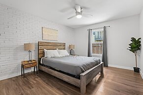 Cozy 2BR Near UT Hyde Park Evonify