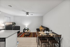 Modern 1BR Near UT Hyde Park Evonify
