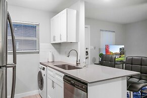 Modern 1BR Near UT Hyde Park Evonify