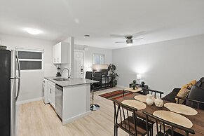 Modern 1BR Near UT Hyde Park Evonify