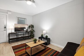 Modern 1BR Near UT Hyde Park Evonify