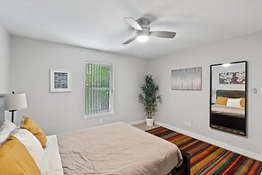 Modern 1BR Near UT Hyde Park Evonify