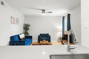 Stylish 2BR Near UT Hyde Park Evonify