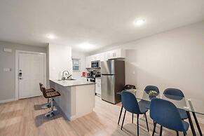 Stylish 2BR Near UT Hyde Park Evonify