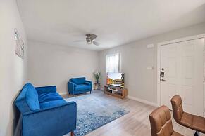 Stylish 2BR Near UT Hyde Park Evonify