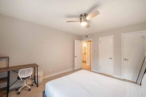 Stylish 2BR Near UT Hyde Park Evonify