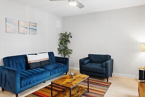 Stylish 2BR Near UT Hyde Park Evonify