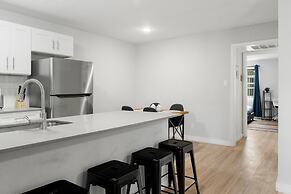Stylish 2BR Near UT Hyde Park Evonify