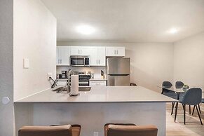 Stylish 2BR Near UT Hyde Park Evonify