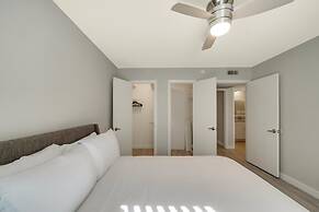 Modern 2BR Near UT Hyde Park Evonify