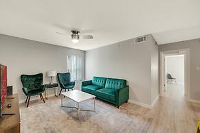 Modern 2BR Near UT Hyde Park Evonify