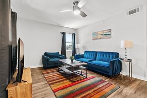 Modern 2BR Near UT Hyde Park Evonify