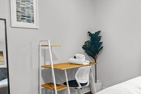 Modern 2BR Near UT Hyde Park Evonify