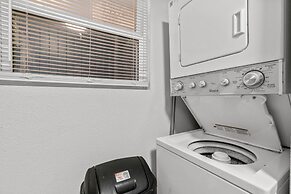 Modern 2BR Near UT Hyde Park Evonify