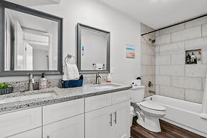 Modern 2BR Near UT Hyde Park Evonify