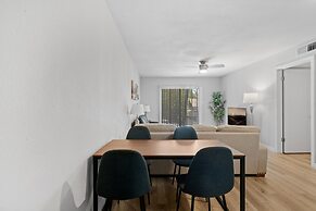 Modern 2BR Near UT Hyde Park Evonify