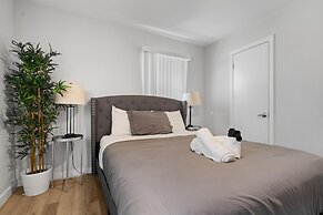 Modern 2BR Near UT Hyde Park Evonify