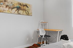 Modern 2BR Near UT Hyde Park Evonify