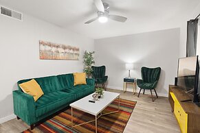 Stylish 2BR Near UT Hyde Park Evonify